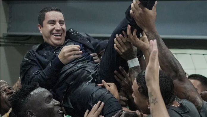 Efraín Juárez y Atlético Nacional inundan con festejo las calles de Medellín