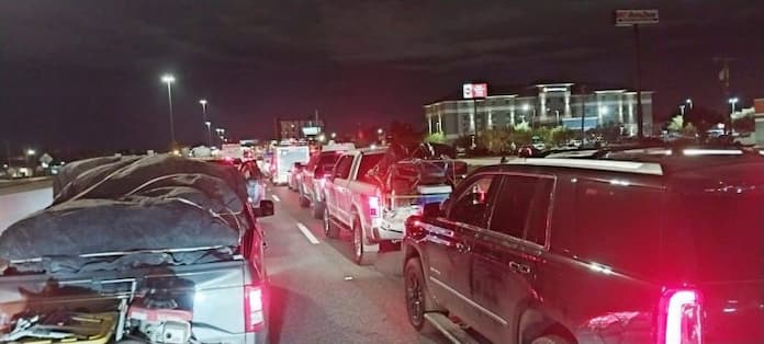 Más de 20 mil mexicanos regresan de EU en caravana para pasar fin de año