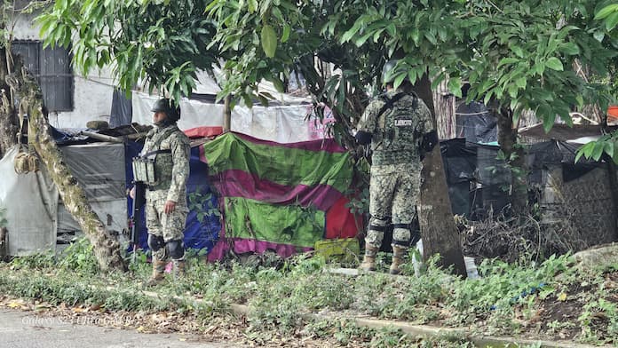 Decømiso de drøgas deja dos deten1døs tras cateo en San Andrés Tuxtla