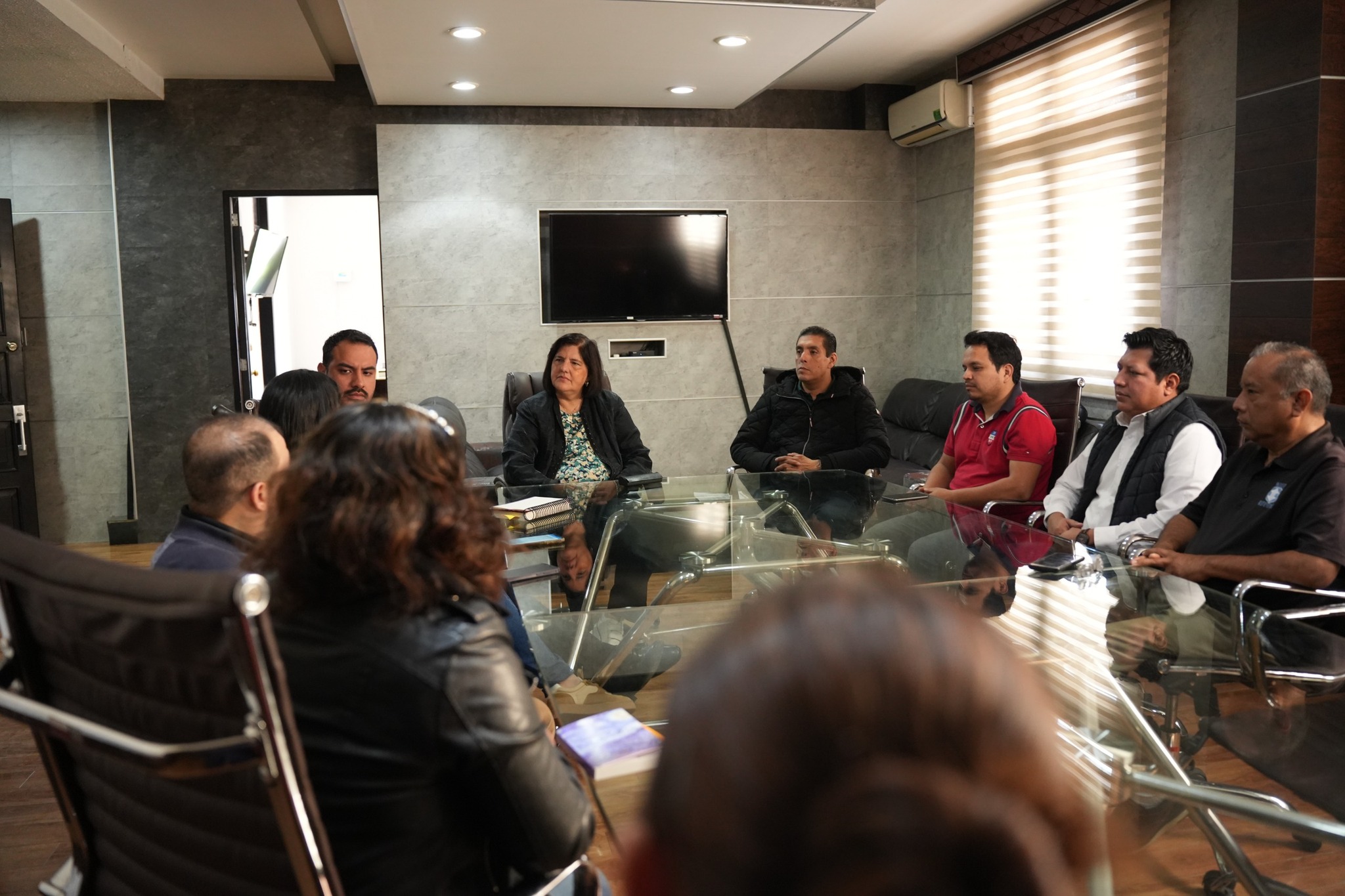 Alcaldesa de San Andrés Tuxtla preside mesa de acuerdos de vinculación entre el ITSSAT y el IVEA