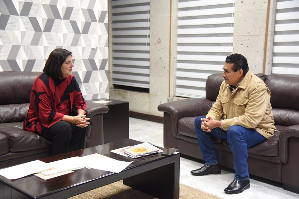 Dialoga alcaldesa de San Andrés Tuxtla con el presidente de la Jucopo en el Congreso del Estado