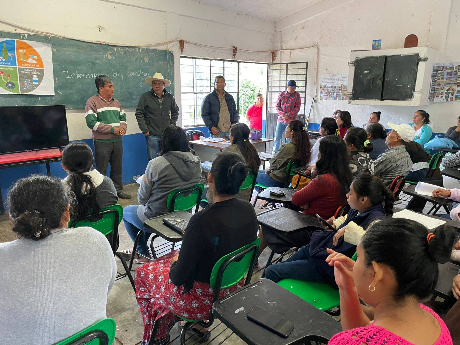Realiza Alcalde de Catemaco visita a Telesecundaria «20 de Noviembre» en Maxacapan