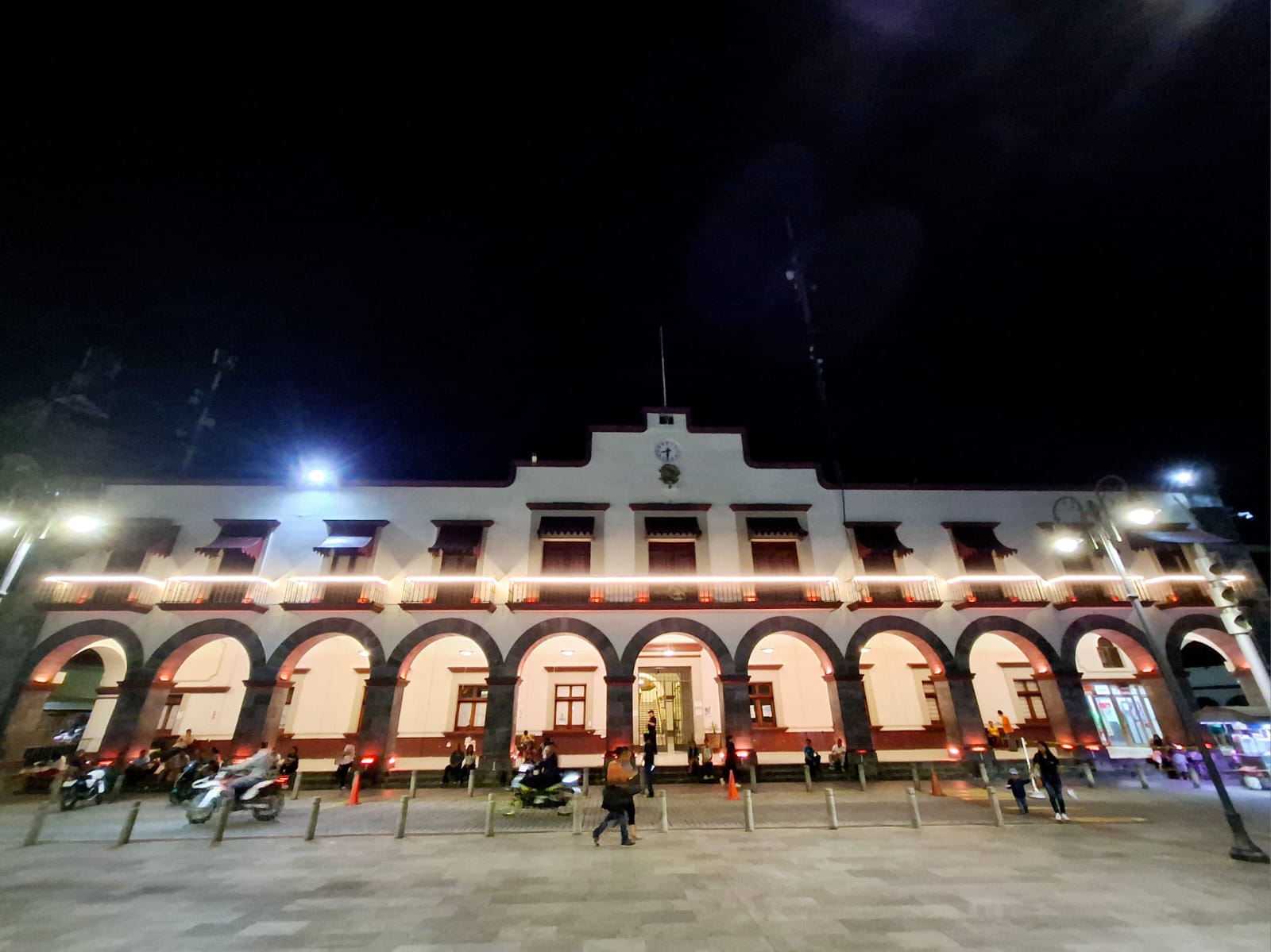 A la población en general y a los habitantes de Salto de Eyipantla