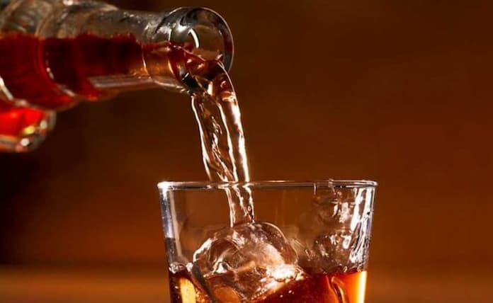 Cirujano general de EE.UU. pide que el alcohol incluya aviso sobre el riesgo de cáncer