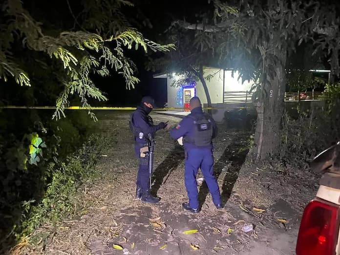 Hombre es £jecutadø en bar en Papantla
