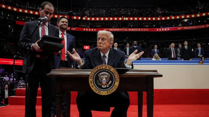 Juez da revés a Trump y bloquea decreto contra nacionalidad por nacimiento
