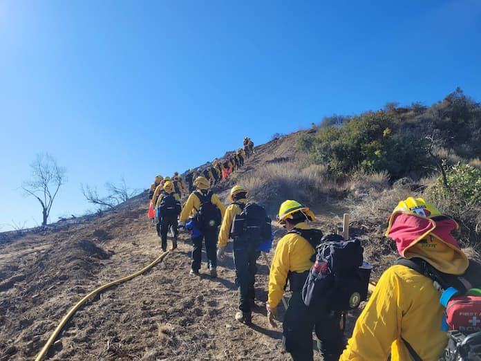 Delegación mexicana ya combate incendios en Los Ángeles; “trabajamos en unidad”, afirma CNPC
