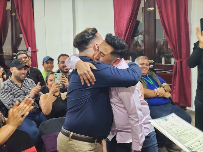 Celebran matrimonio igualitario en Catemaco