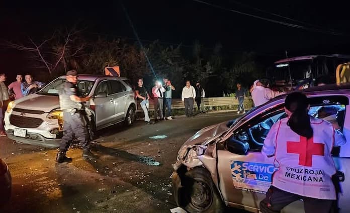 Choque entre camionetas deja tres les1onados en San Andrés Tuxtla