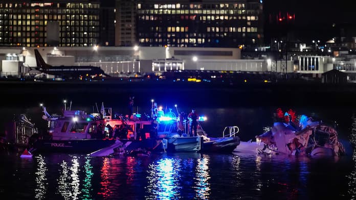 VIDEO | Autoridades de EE.UU. recuperan 28 cuerpos del accidente aéreo en Washington D.C.