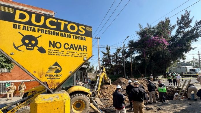 Sheinbaum reconoce que continúa la venta ilegal de combustible
