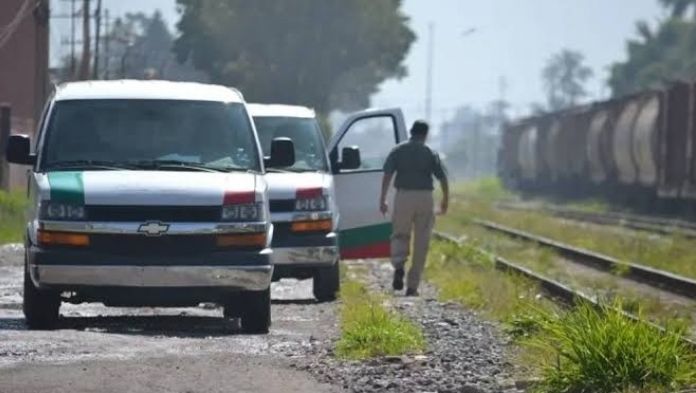 Hasta 400 mil mexicanos podrían ser deportados de EU a partir del próximo lunes: Senador