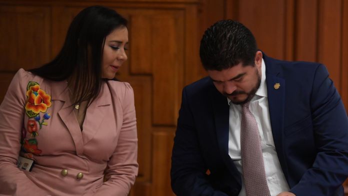 Ariadna Aguilar revira a Zenyazen Escobar por empresas fantasmas en la SEV…