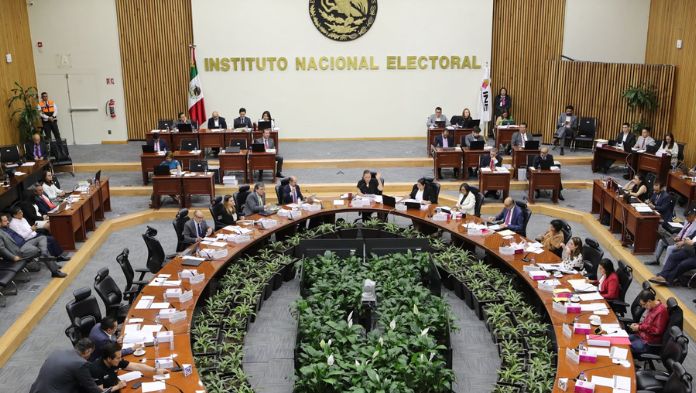Denuncian supuesto plan de Morena con INE para controlar el sistema judicial
