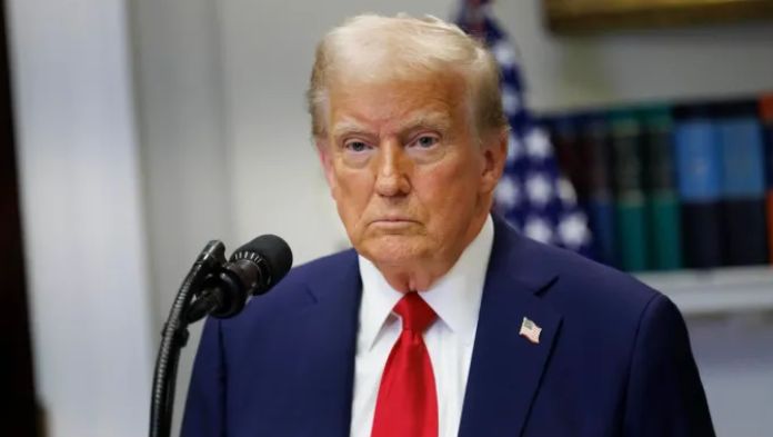 Trump ordena aranceles del 25 % a Colombia por rechazar vuelos de deportación