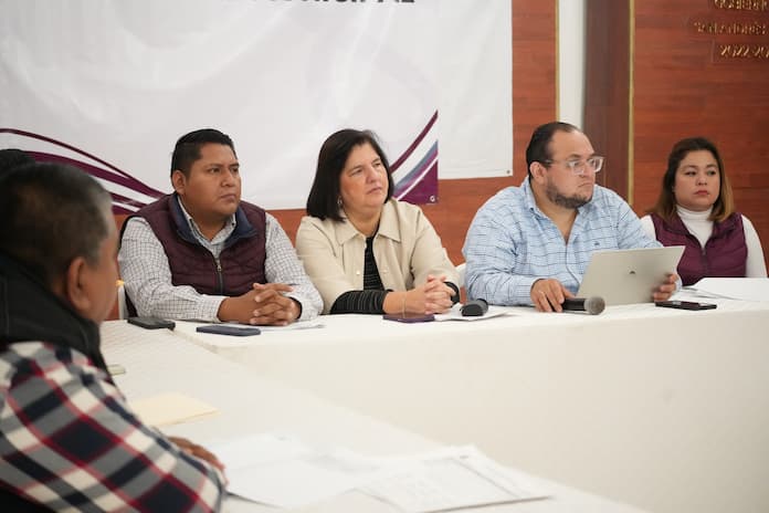 Encabeza Alcaldesa de San Andrés Tuxtla sesión ordinaria en Sala de Cabildo
