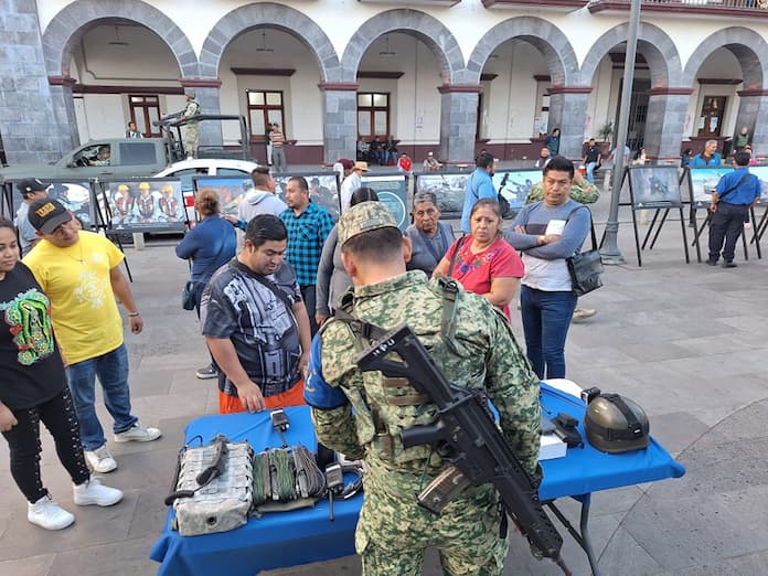 Defensa exhibe en San Andrés Tuxtla la muestra fotográfica «La Gran Fuerza de México, Siempre por ti, siempre por México»