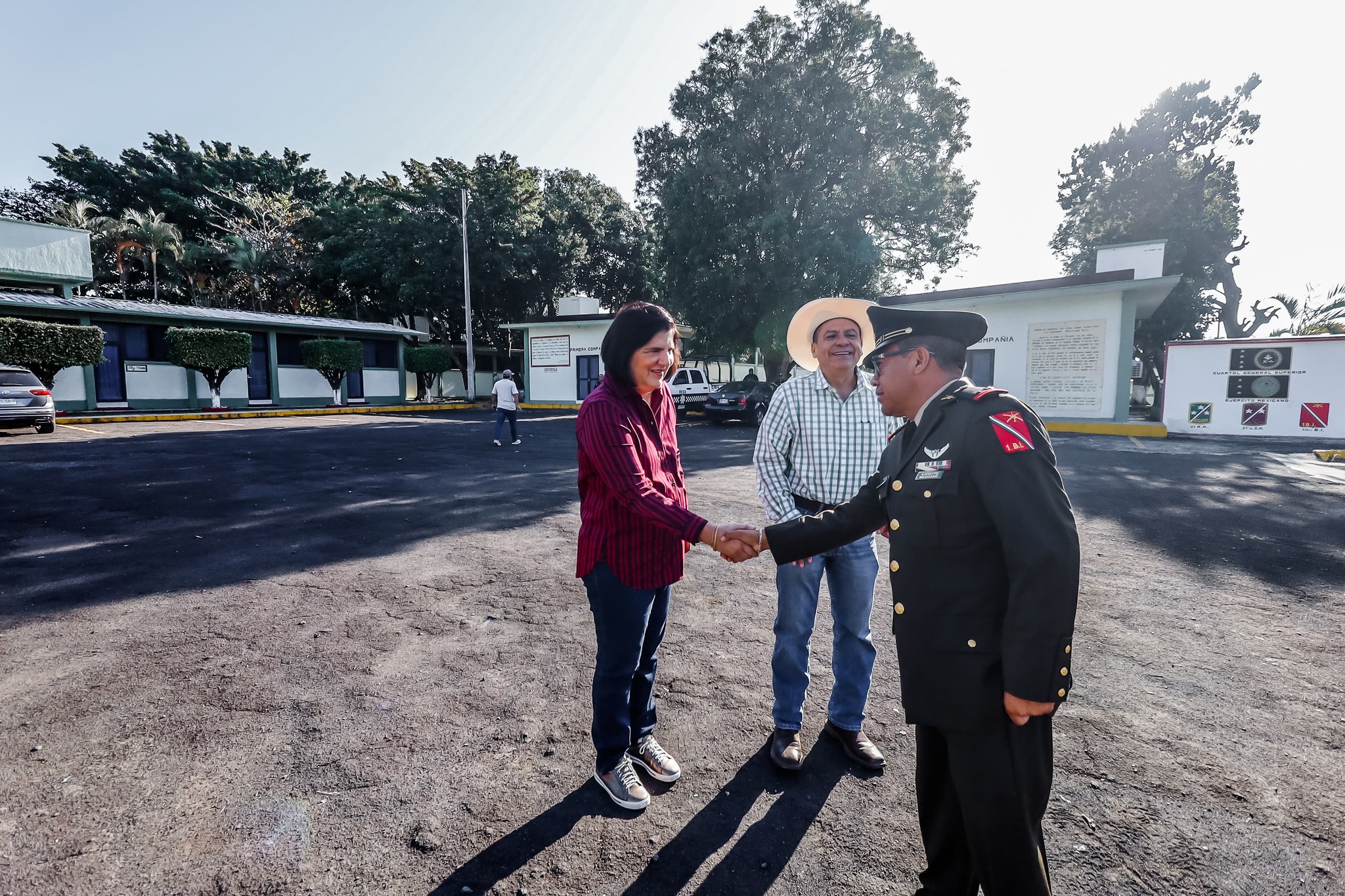 Acude la alcaldesa de San Andrés Tuxtla a ceremonia de bienvenida del SMN clase 2006
