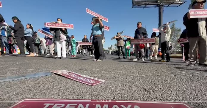 Vecinos de Tultitlán bloquean la México-Querétaro; rechazan la colonia Cuarta Transformación