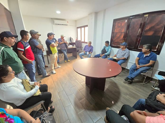 Alcalde de Catemaco mantiene diálogo con Agentes Municipales