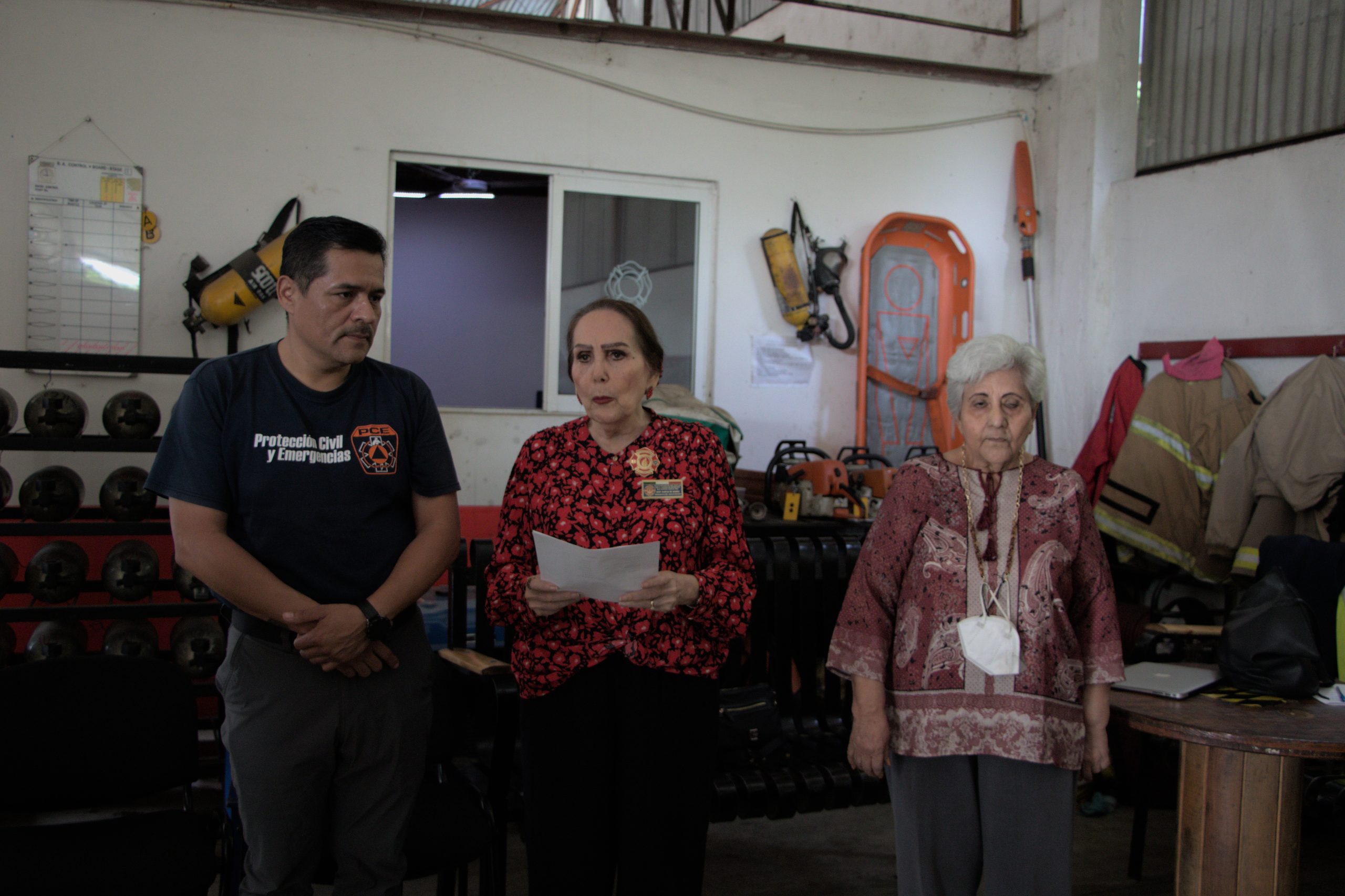 Voluntariado de Los Tuxtlas dona equipamiento para los dormitorios para la central de Bomberos