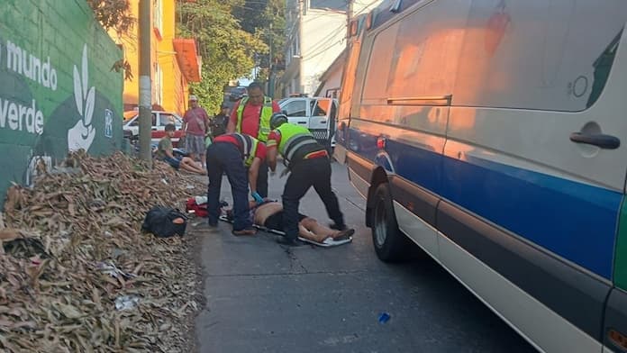 Se accidenta Motociclista al chocar contra un taxi en San Andrés Tuxtla