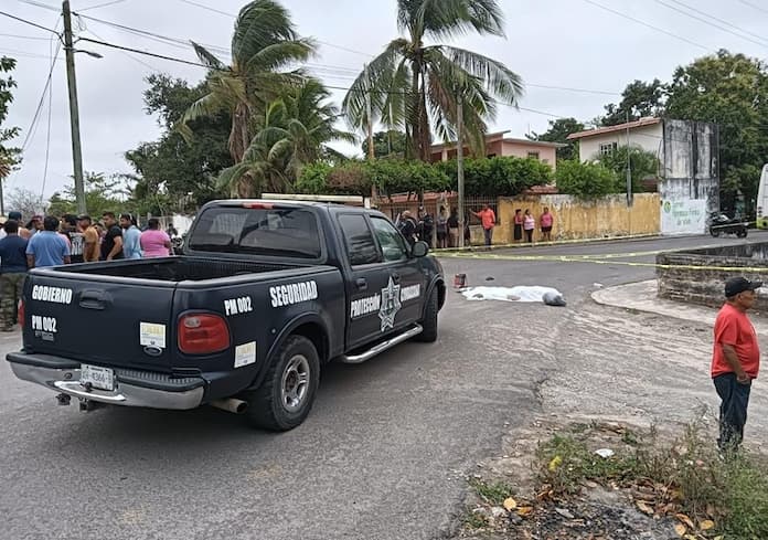 Mujer muere atropellada por camión