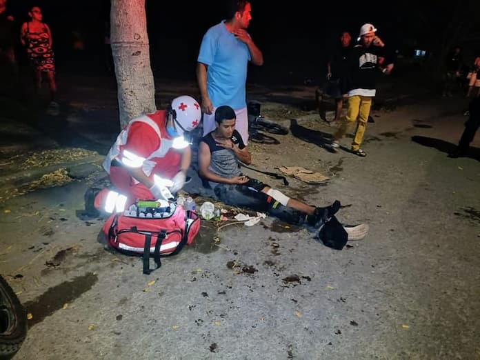 Presuntamente ebrios, derrapan en moto por calles de la herradura