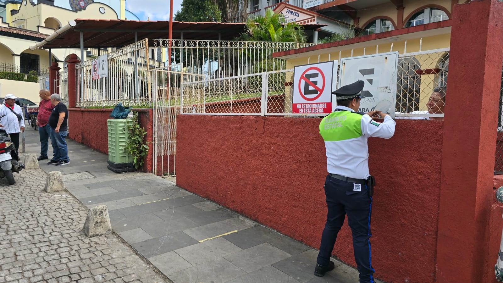 Tránsito realiza colocación de señalamientos en San Andrés Tuxtla