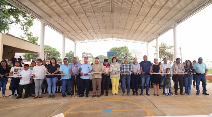 Autoridades municipales de San Andrés Tuxtla inauguran domo en primaria de Buenos Aires Texalpan