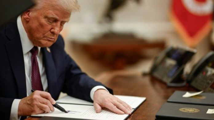 Cámaras empresariales rechazan aranceles impuestos por Trump a México y Canadá; piden reconsiderar medida