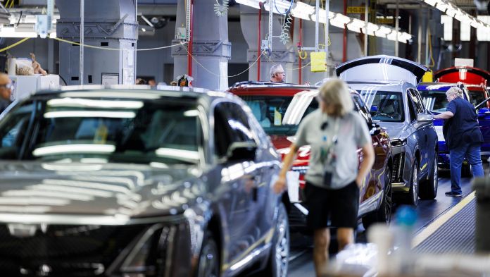 General Motors despide a 800 trabajadores en México ante aranceles de Trump