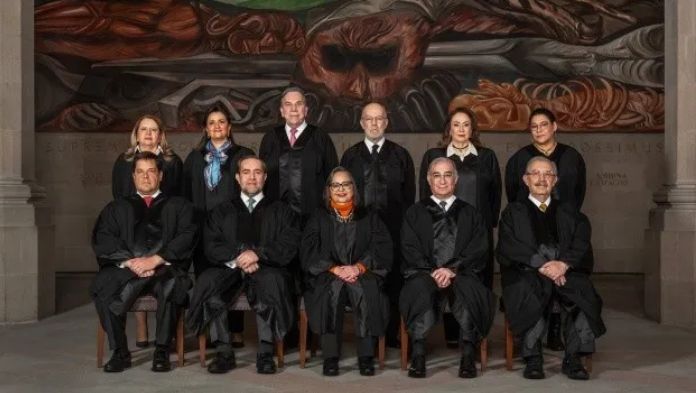 No invitan a la SCJN al festejo del aniversario de la Constitución