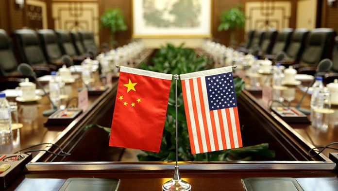 China impone aranceles a importaciones estadounidenses; incluyen petróleo crudo, maquinaria agrícola, automóviles, entre otros