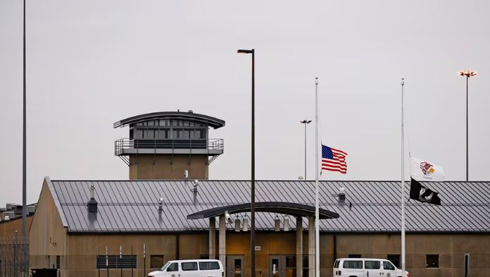EU ya comenzó a enviar migrantes a Guantánamo, asegura la Casa Blanca