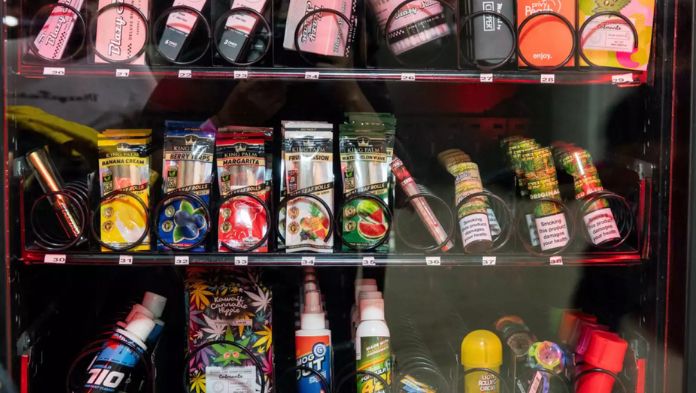 Cofepris alerta por productos derivados de mariguana; señala a Paradise, marca de la que es socio Vicente Fox