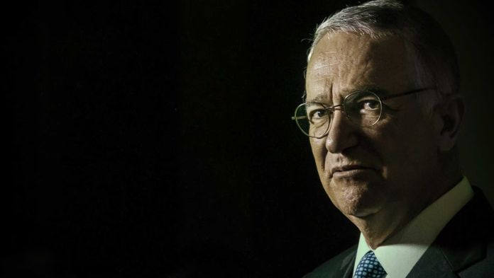 Ricardo Salinas Pliego presenta demanda contra periodistas y youtubers por supuestos daños a casi un millón de cuentas de Banco Azteca