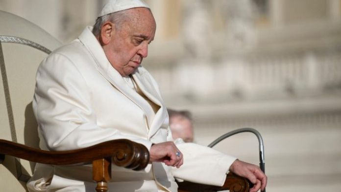 El Papa Francisco sufrió un «repentino» empeoramiento respiratorio tras crisis de broncospasmo