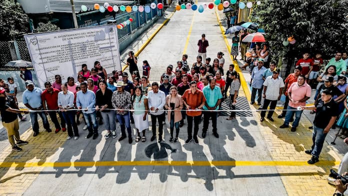 Alcaldesa de San Andrés Tuxtla inaugura circuito vial en Soyata