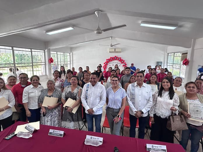 Autoridades municipales de San Andrés Tuxtla participan en entrega de Diplomas en ICATVER