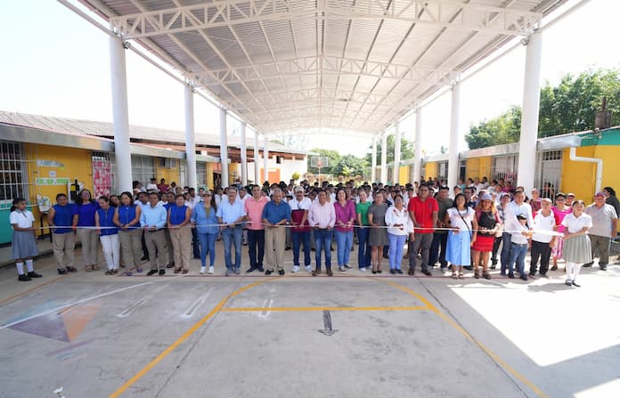 Autoridades municipales inauguran domo en Telesecundaria José María Morelos y Pavón en Tilapan