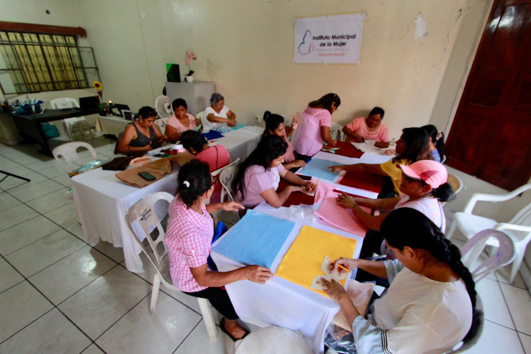 Imparten Curso de Flores Eternas en Santiago Tuxtla