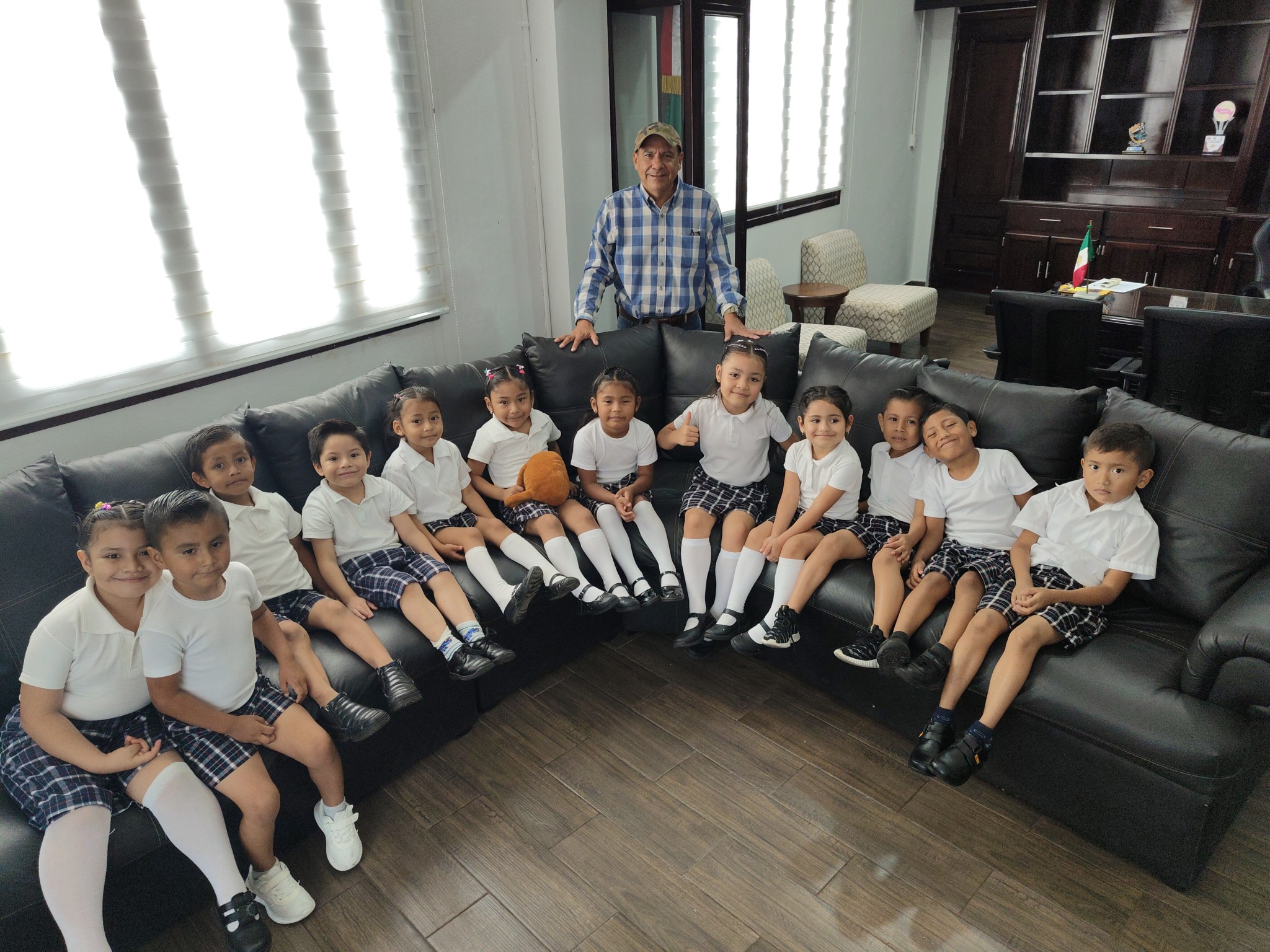 Estudiantes del Jardín de Niños Clínica María Teresa García Cadena, de la colonia Nixtamalapan, realizaron una visita al Palacio Municipal de Catemaco
