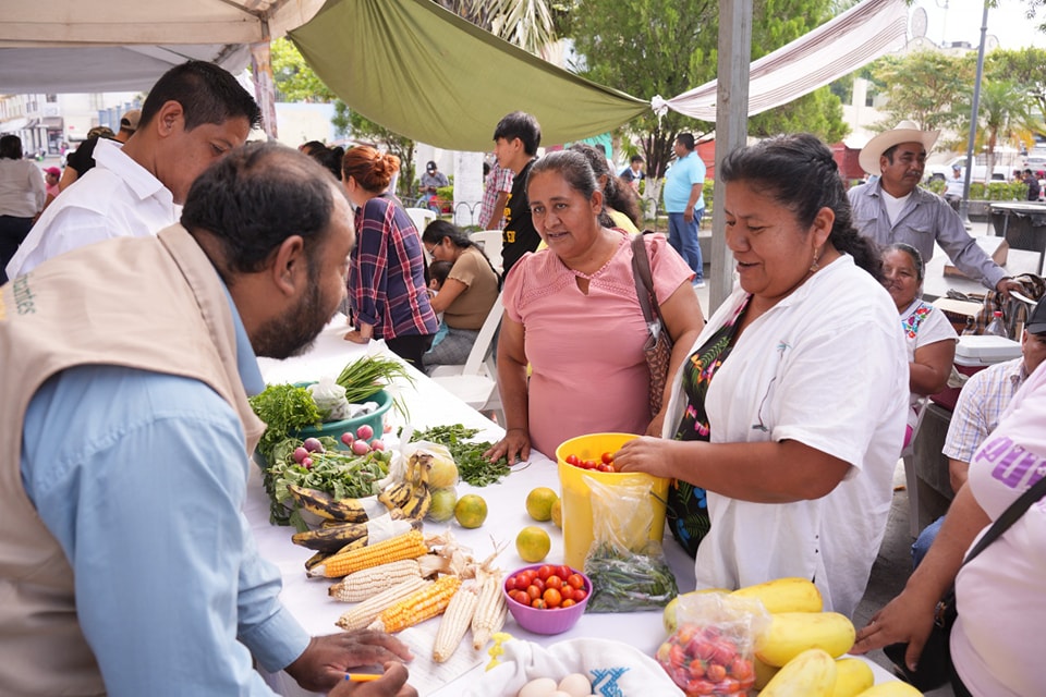 Con éxito realizan Agro Tianguis Multisectorial Cosechando Soberanía en San Andrés Tuxtla.