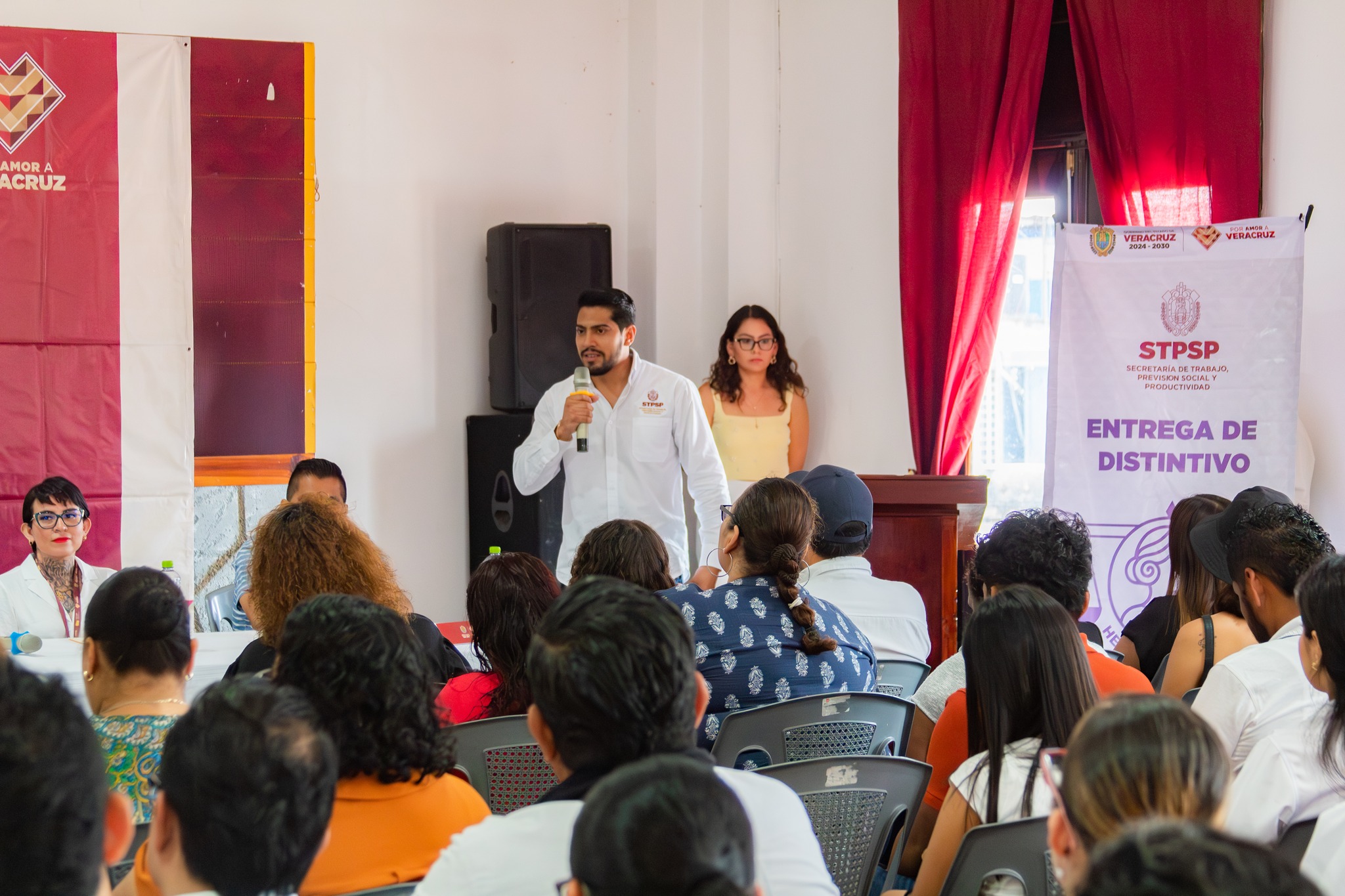 Entregan en Catemaco el Distintivo Hermila Galindo, reconocimiento otorgado a empresas en Veracruz