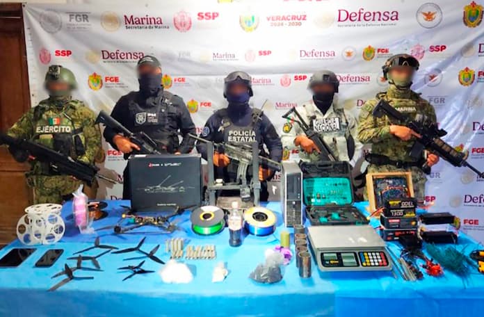 Aseguran material explosivo en cateo en Papantla