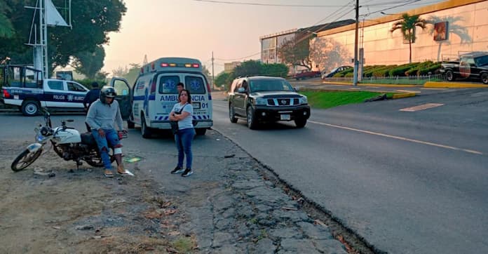 Conductor de moto resulta her1do tras choque en San Andrés Tuxtla