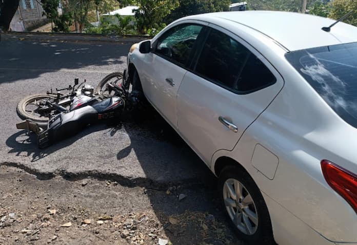 Un les1onado en San Andrés Tuxtla tras choque de motociclista y automovilista