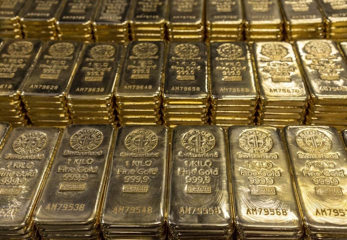 Precio del oro supera los 3 mil dólares por primera vez en su historia