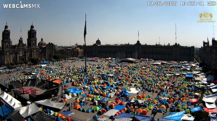 CNTE instala plantón en el Zócalo pese acuerdo con Sheinbaum